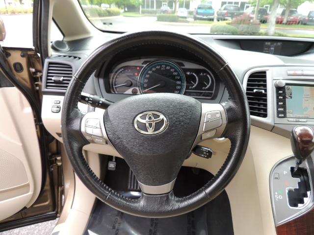 2010 Toyota Venza AWD V6 Wagon / LEATHER / Panoramic Roof / Records - Photo 37 - Portland, OR 97217