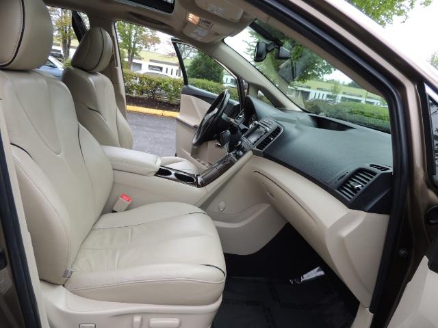 2010 Toyota Venza AWD V6 Wagon / LEATHER / Panoramic Roof / Records - Photo 18 - Portland, OR 97217