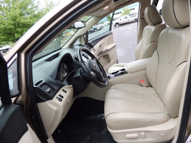 2010 Toyota Venza AWD V6 Wagon / LEATHER / Panoramic Roof / Records - Photo 14 - Portland, OR 97217