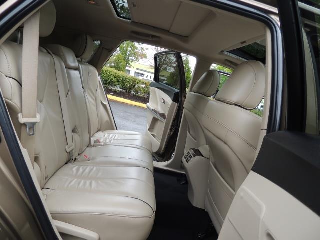2010 Toyota Venza AWD V6 Wagon / LEATHER / Panoramic Roof / Records - Photo 17 - Portland, OR 97217