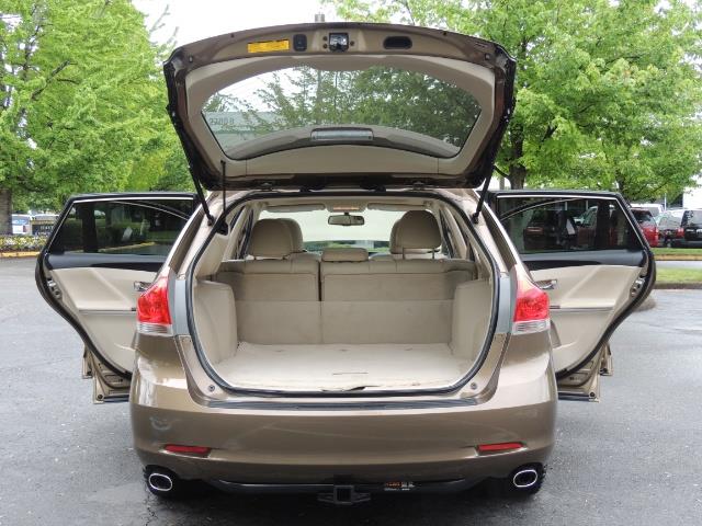 2010 Toyota Venza AWD V6 Wagon / LEATHER / Panoramic Roof / Records - Photo 16 - Portland, OR 97217