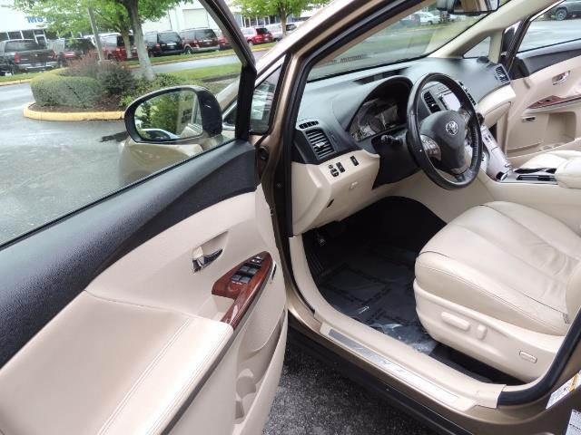 2010 Toyota Venza AWD V6 Wagon / LEATHER / Panoramic Roof / Records - Photo 13 - Portland, OR 97217