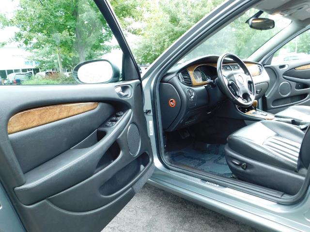 2003 Jaguar X-Type 2.5 / Sedan / AWD / Leather / Sunroof / EXCL COND - Photo 13 - Portland, OR 97217