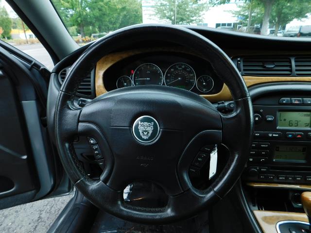 2003 Jaguar X-Type 2.5 / Sedan / AWD / Leather / Sunroof / EXCL COND - Photo 38 - Portland, OR 97217