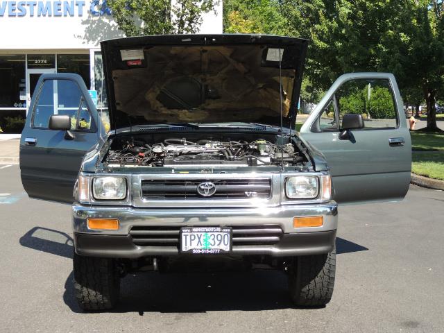 1993 Toyota Pickup Deluxe V6 2dr Deluxe V6 / 4X4 / 5-SPEED / 1-OWNER - Photo 29 - Portland, OR 97217