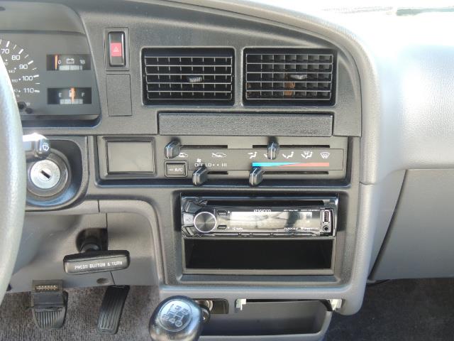 1993 Toyota Pickup Deluxe V6 2dr Deluxe V6 / 4X4 / 5-SPEED / 1-OWNER - Photo 18 - Portland, OR 97217