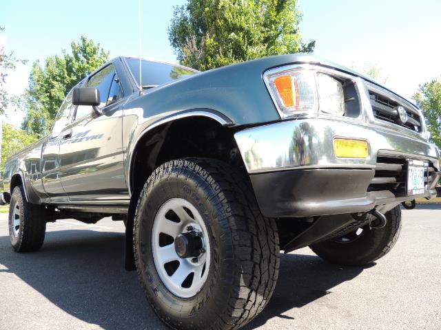 1993 Toyota Pickup Deluxe V6 2dr Deluxe V6 / 4X4 / 5-SPEED / 1-OWNER - Photo 10 - Portland, OR 97217