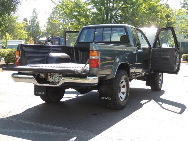 1993 Toyota Pickup Deluxe V6 2dr Deluxe V6 / 4X4 / 5-SPEED / 1-OWNER - Photo 27 - Portland, OR 97217