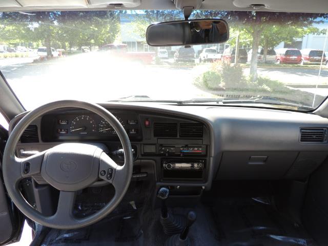 1993 Toyota Pickup Deluxe V6 2dr Deluxe V6 / 4X4 / 5-SPEED / 1-OWNER - Photo 31 - Portland, OR 97217