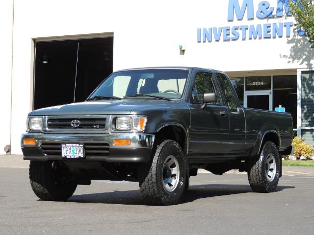 1993 Toyota Pickup Deluxe V6 2dr Deluxe V6 / 4X4 / 5-SPEED / 1-OWNER - Photo 1 - Portland, OR 97217