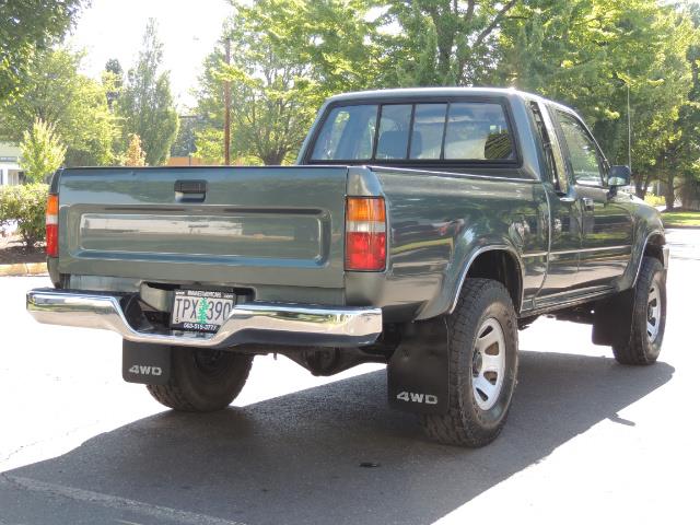 1993 Toyota Pickup Deluxe V6 2dr Deluxe V6 / 4X4 / 5-SPEED / 1-OWNER - Photo 8 - Portland, OR 97217