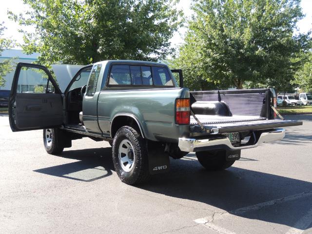 1993 Toyota Pickup Deluxe V6 2dr Deluxe V6 / 4X4 / 5-SPEED / 1-OWNER - Photo 26 - Portland, OR 97217