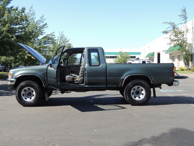 1993 Toyota Pickup Deluxe V6 2dr Deluxe V6 / 4X4 / 5-SPEED / 1-OWNER - Photo 23 - Portland, OR 97217
