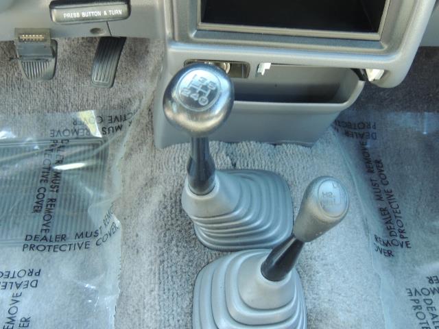 1993 Toyota Pickup Deluxe V6 2dr Deluxe V6 / 4X4 / 5-SPEED / 1-OWNER - Photo 17 - Portland, OR 97217