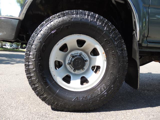 1993 Toyota Pickup Deluxe V6 2dr Deluxe V6 / 4X4 / 5-SPEED / 1-OWNER - Photo 21 - Portland, OR 97217