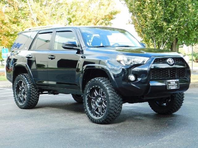 2016 Toyota 4Runner SR5 / 4WD / Navi / Backup Camera/ LIFTED LIFTED - Photo 2 - Portland, OR 97217