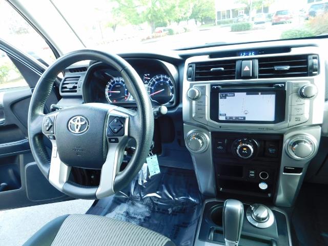 2016 Toyota 4Runner SR5 / 4WD / Navi / Backup Camera/ LIFTED LIFTED - Photo 16 - Portland, OR 97217