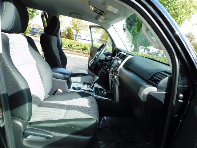 2016 Toyota 4Runner SR5 / 4WD / Navi / Backup Camera/ LIFTED LIFTED - Photo 15 - Portland, OR 97217