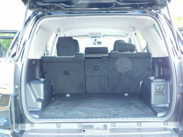 2016 Toyota 4Runner SR5 / 4WD / Navi / Backup Camera/ LIFTED LIFTED - Photo 29 - Portland, OR 97217