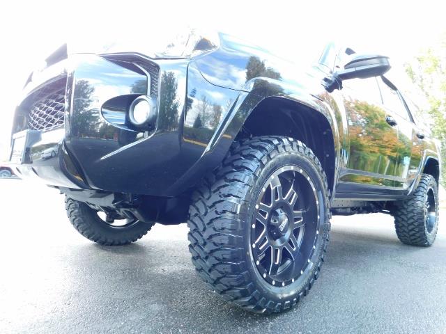 2016 Toyota 4Runner SR5 / 4WD / Navi / Backup Camera/ LIFTED LIFTED - Photo 9 - Portland, OR 97217