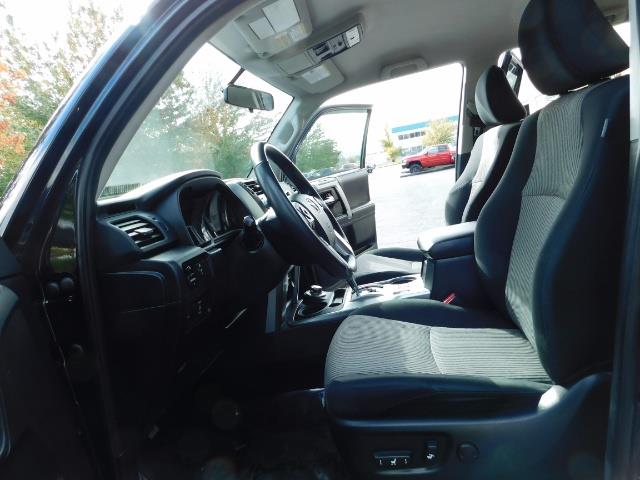2016 Toyota 4Runner SR5 / 4WD / Navi / Backup Camera/ LIFTED LIFTED - Photo 12 - Portland, OR 97217