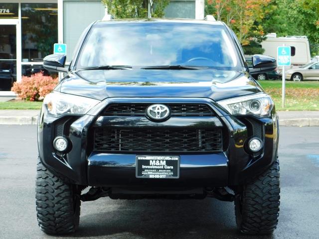 2016 Toyota 4Runner SR5 / 4WD / Navi / Backup Camera/ LIFTED LIFTED - Photo 5 - Portland, OR 97217