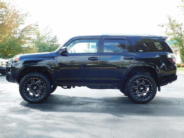 2016 Toyota 4Runner SR5 / 4WD / Navi / Backup Camera/ LIFTED LIFTED - Photo 3 - Portland, OR 97217