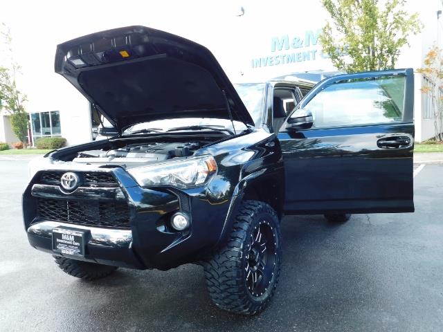 2016 Toyota 4Runner SR5 / 4WD / Navi / Backup Camera/ LIFTED LIFTED - Photo 25 - Portland, OR 97217