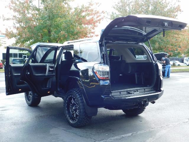 2016 Toyota 4Runner SR5 / 4WD / Navi / Backup Camera/ LIFTED LIFTED - Photo 28 - Portland, OR 97217