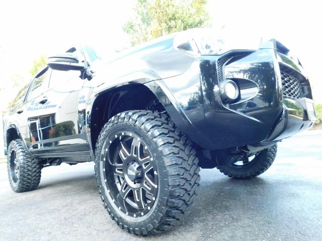 2016 Toyota 4Runner SR5 / 4WD / Navi / Backup Camera/ LIFTED LIFTED - Photo 10 - Portland, OR 97217