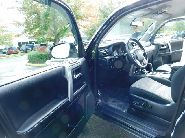 2016 Toyota 4Runner SR5 / 4WD / Navi / Backup Camera/ LIFTED LIFTED - Photo 11 - Portland, OR 97217