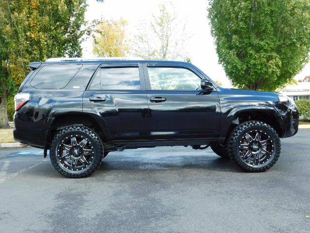 2016 Toyota 4Runner SR5 / 4WD / Navi / Backup Camera/ LIFTED LIFTED - Photo 4 - Portland, OR 97217