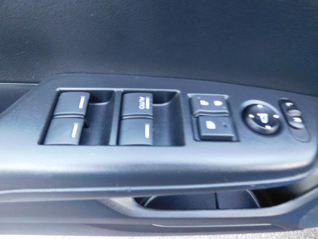 2013 Honda Civic Si / Spoiler / Sunroof / 6-SPEED MANUAL / 1-OWNER - Photo 34 - Portland, OR 97217