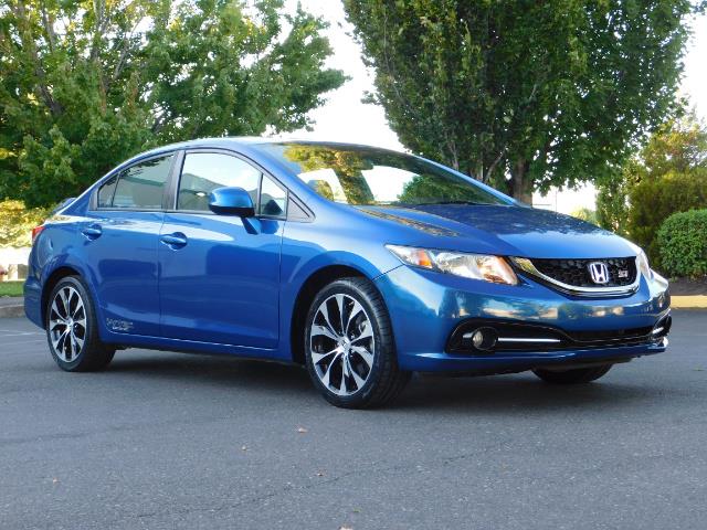 2013 Honda Civic Si / Spoiler / Sunroof / 6-SPEED MANUAL / 1-OWNER - Photo 2 - Portland, OR 97217