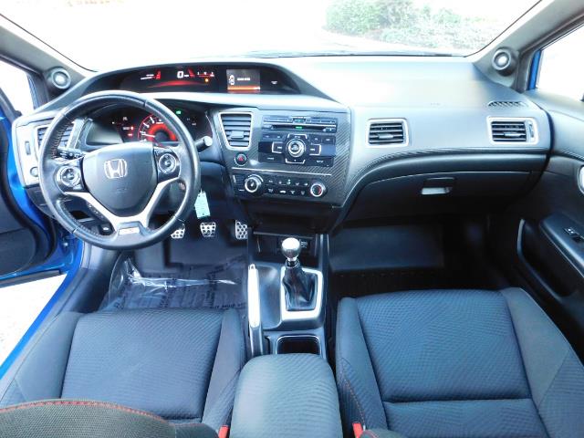 2013 Honda Civic Si / Spoiler / Sunroof / 6-SPEED MANUAL / 1-OWNER - Photo 19 - Portland, OR 97217