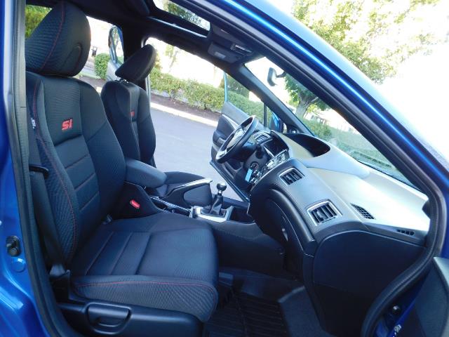 2013 Honda Civic Si / Spoiler / Sunroof / 6-SPEED MANUAL / 1-OWNER - Photo 17 - Portland, OR 97217