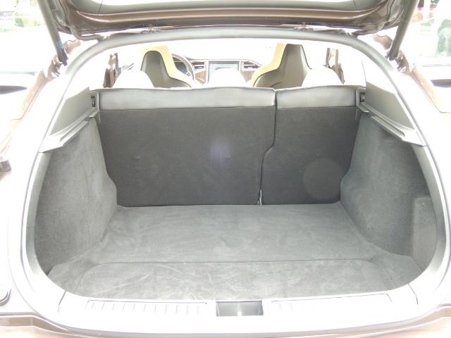2013 Tesla Model S Signature 85kWh / Panorama Roof / Navigation / - Photo 20 - Portland, OR 97217