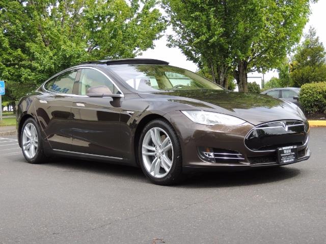 2013 Tesla Model S Signature 85kWh / Panorama Roof / Navigation / - Photo 2 - Portland, OR 97217