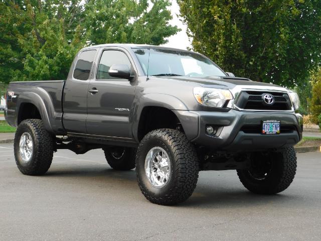 2012 Toyota Tacoma V6 / TRD SPORT / 4X4 / LIFTED LIFTED - Photo 2 - Portland, OR 97217
