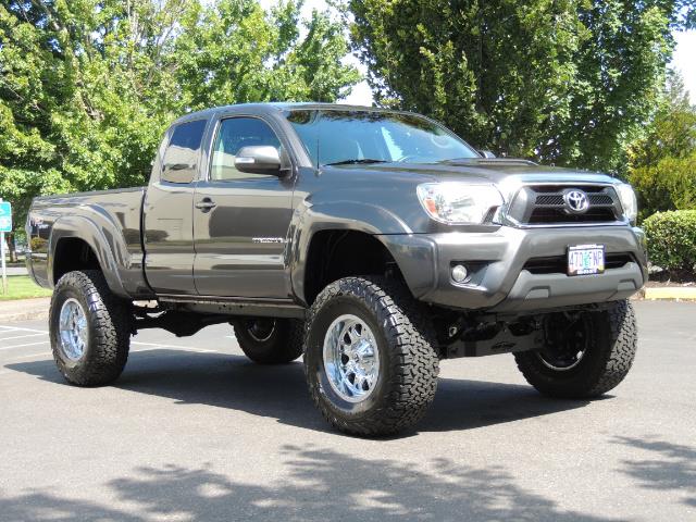2012 Toyota Tacoma V6 / TRD SPORT / 4X4 / LIFTED LIFTED - Photo 2 - Portland, OR 97217