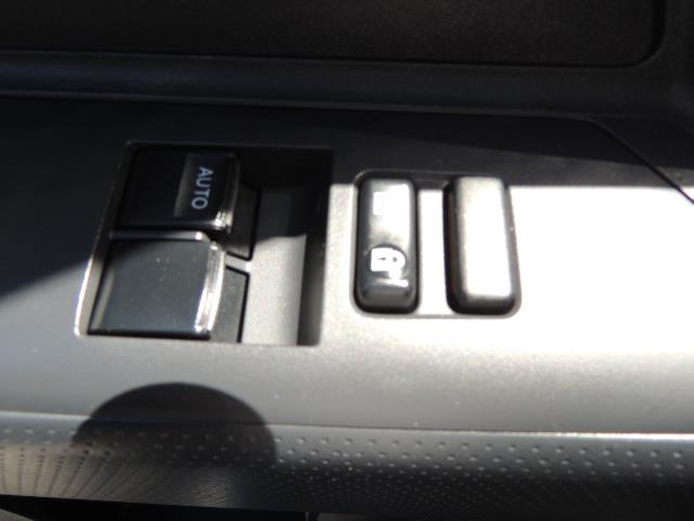 2013 Toyota FJ Cruiser 4X4 / DIFF LOCKS / LIFTED / 1-OWNER - Photo 32 - Portland, OR 97217