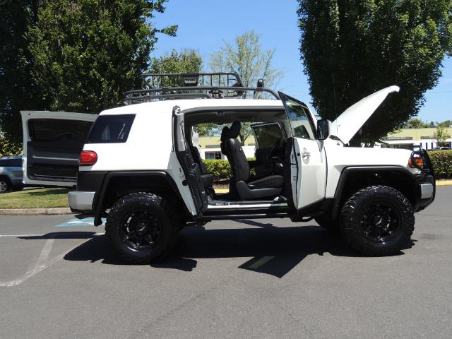2013 Toyota FJ Cruiser 4X4 / DIFF LOCKS / LIFTED / 1-OWNER - Photo 15 - Portland, OR 97217