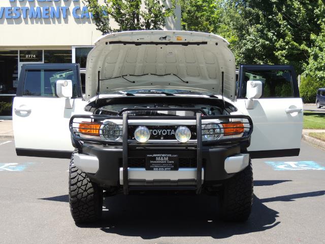 2013 Toyota FJ Cruiser 4X4 / DIFF LOCKS / LIFTED / 1-OWNER - Photo 30 - Portland, OR 97217