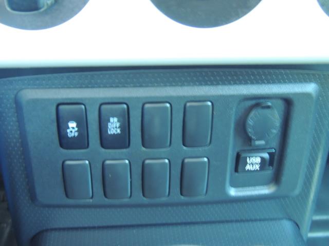 2013 Toyota FJ Cruiser 4X4 / DIFF LOCKS / LIFTED / 1-OWNER - Photo 42 - Portland, OR 97217