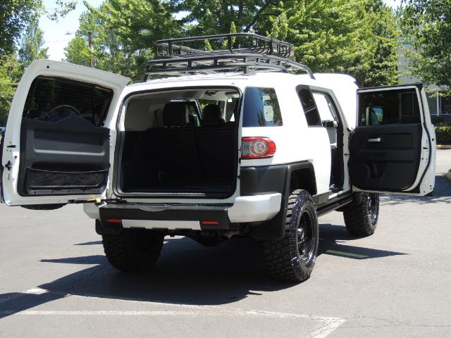 2013 Toyota FJ Cruiser 4X4 / DIFF LOCKS / LIFTED / 1-OWNER - Photo 28 - Portland, OR 97217