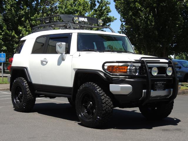 2013 Toyota FJ Cruiser 4X4 / DIFF LOCKS / LIFTED / 1-OWNER - Photo 2 - Portland, OR 97217