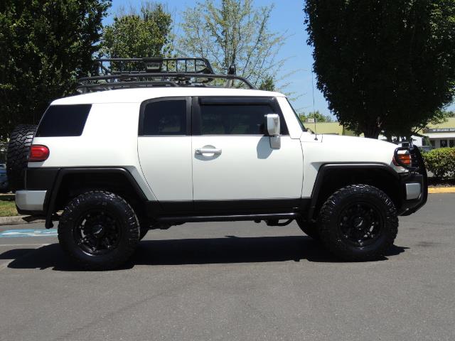 2013 Toyota FJ Cruiser 4X4 / DIFF LOCKS / LIFTED / 1-OWNER - Photo 4 - Portland, OR 97217