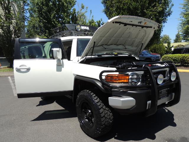 2013 Toyota FJ Cruiser 4X4 / DIFF LOCKS / LIFTED / 1-OWNER - Photo 29 - Portland, OR 97217