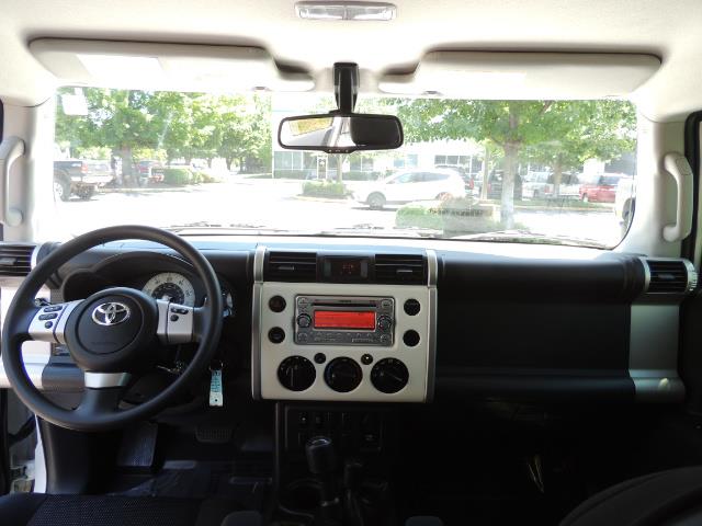 2013 Toyota FJ Cruiser 4X4 / DIFF LOCKS / LIFTED / 1-OWNER - Photo 33 - Portland, OR 97217