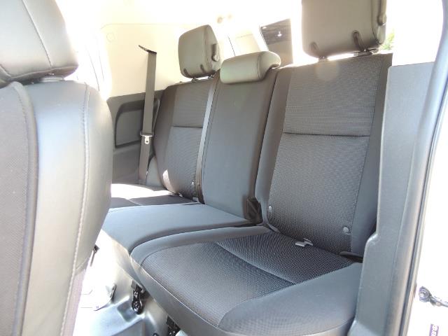 2013 Toyota FJ Cruiser 4X4 / DIFF LOCKS / LIFTED / 1-OWNER - Photo 18 - Portland, OR 97217